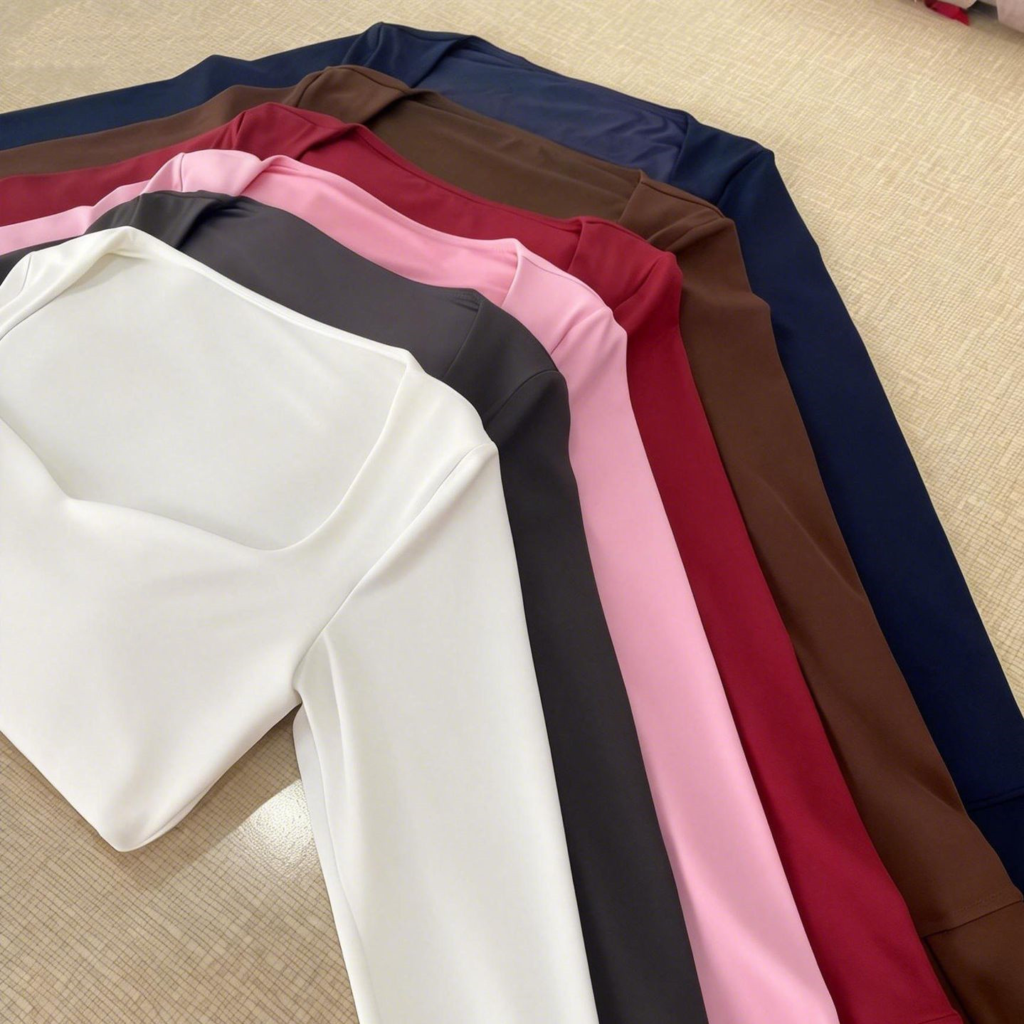 パッド入り2ピース レディースヨガセット 長袖クロップトップ - Compression Long Pant のレビューと価格